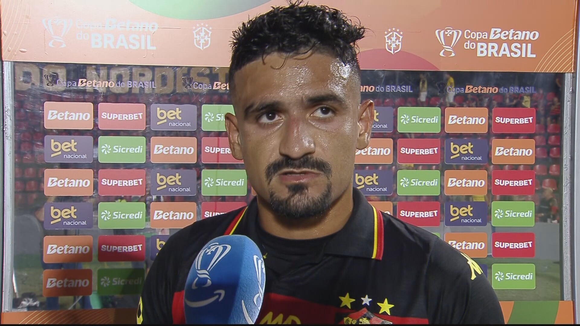 Após erro na Copa do Brasil, zagueiro pede para dar entrevista: 