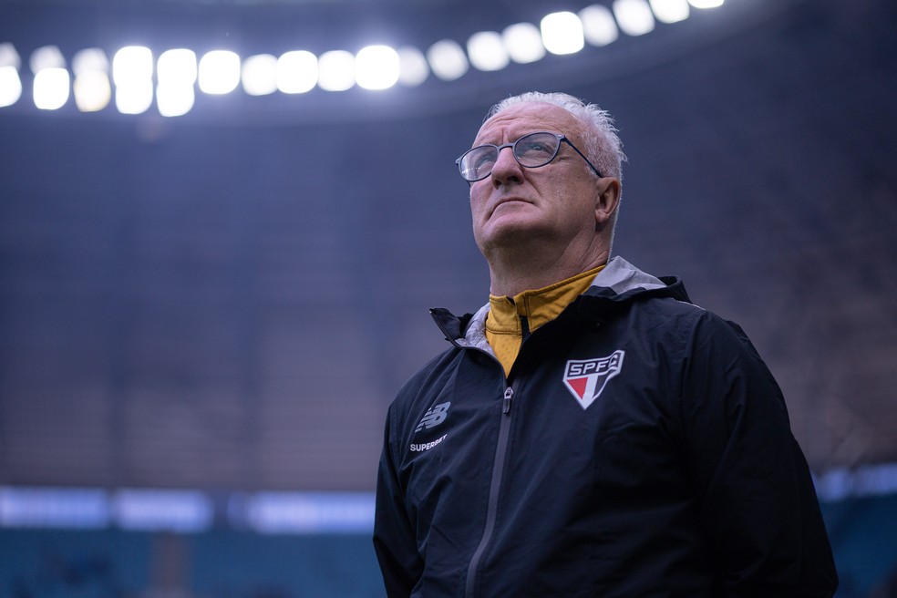 Dorival Júnior em Grêmio x São Paulo — Foto: Maxi Franzoi/AGIF