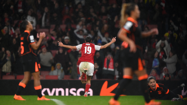 Foord comemora o gol que deu o título ao Arsenal contra o Corinthians