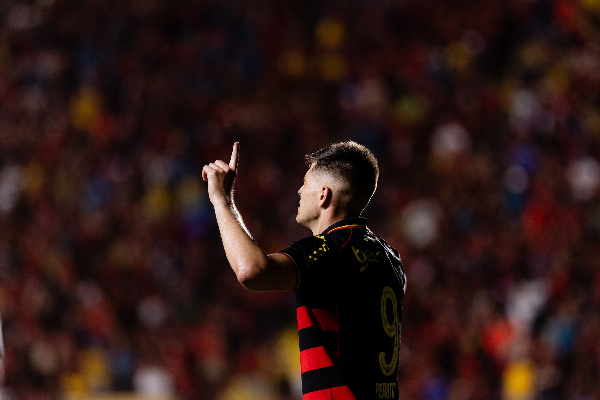 Análise: com repertório e soluções, Perotti é centroavante que Sport precisava há muito tempo