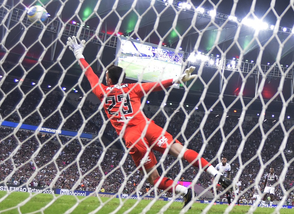 Rafael, goleiro do São Paulo, na partida contra o Fluminense — Foto: Andre Durão