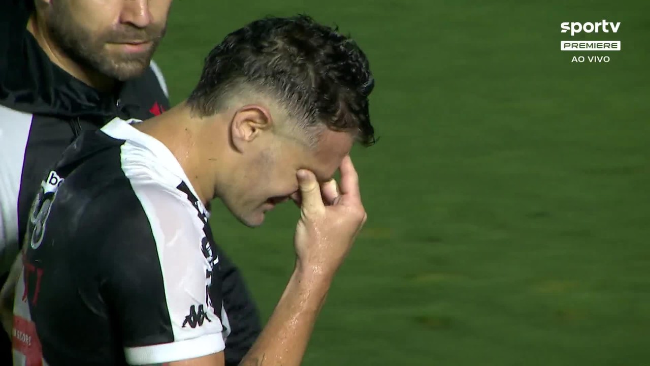 Vegetti chora após derrota e eliminação do Vasco na Copa do Brasil