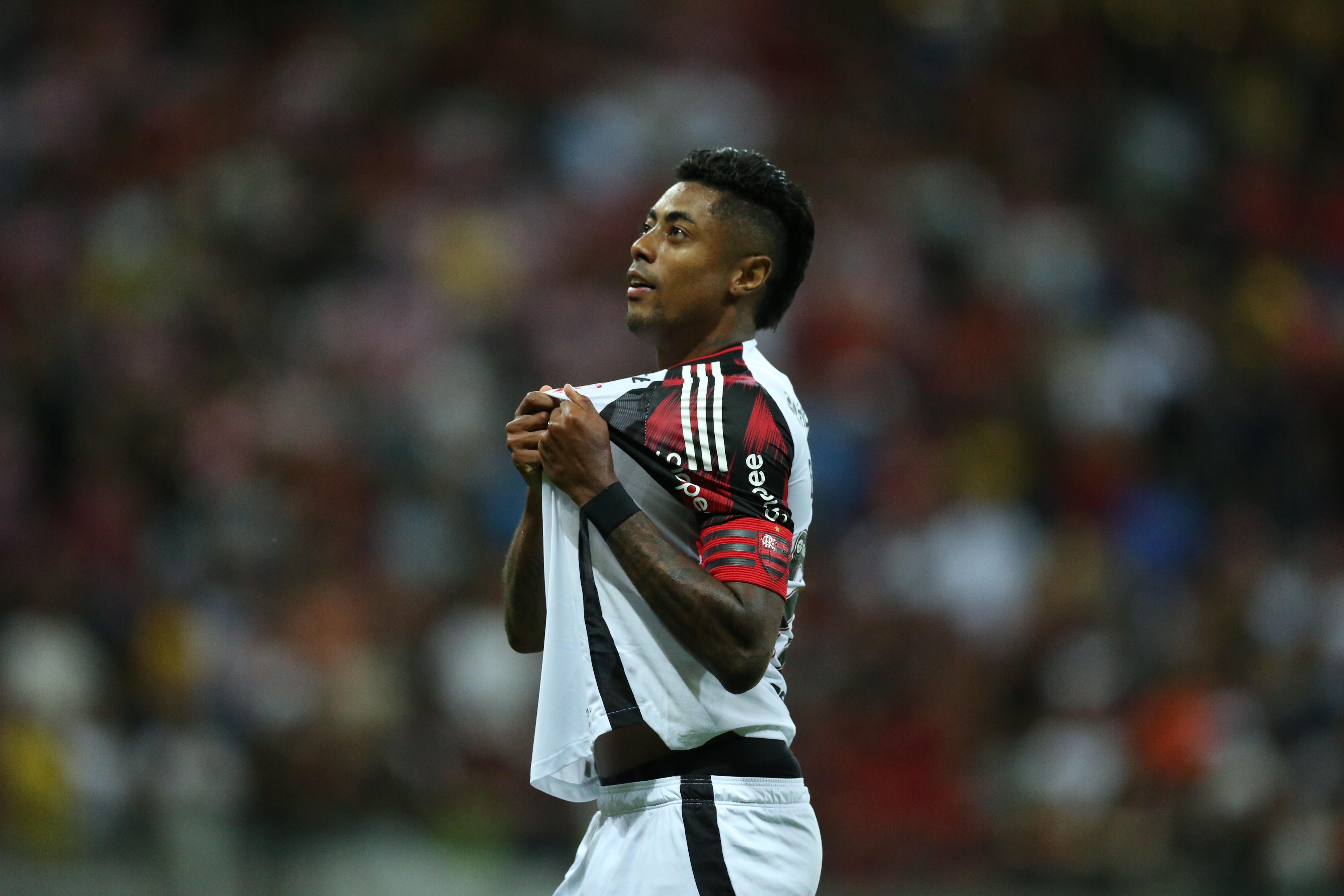 Flamengo confirma Bruno Henrique e De la Cruz na lista para duelo decisivo com o Bragantino
