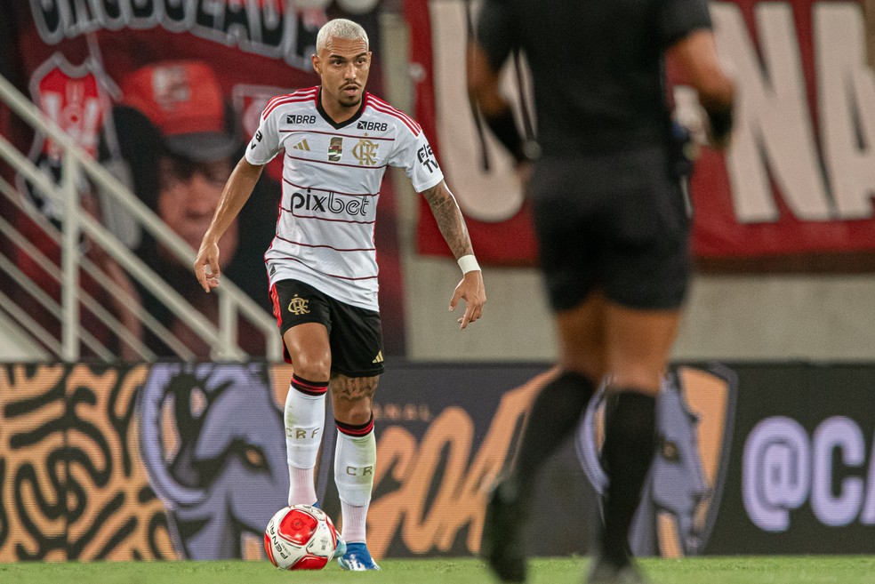 Matheuzinho atuou neste sábado em Portuguesa x Flamengo — Foto: Paula Reis/Flamengo