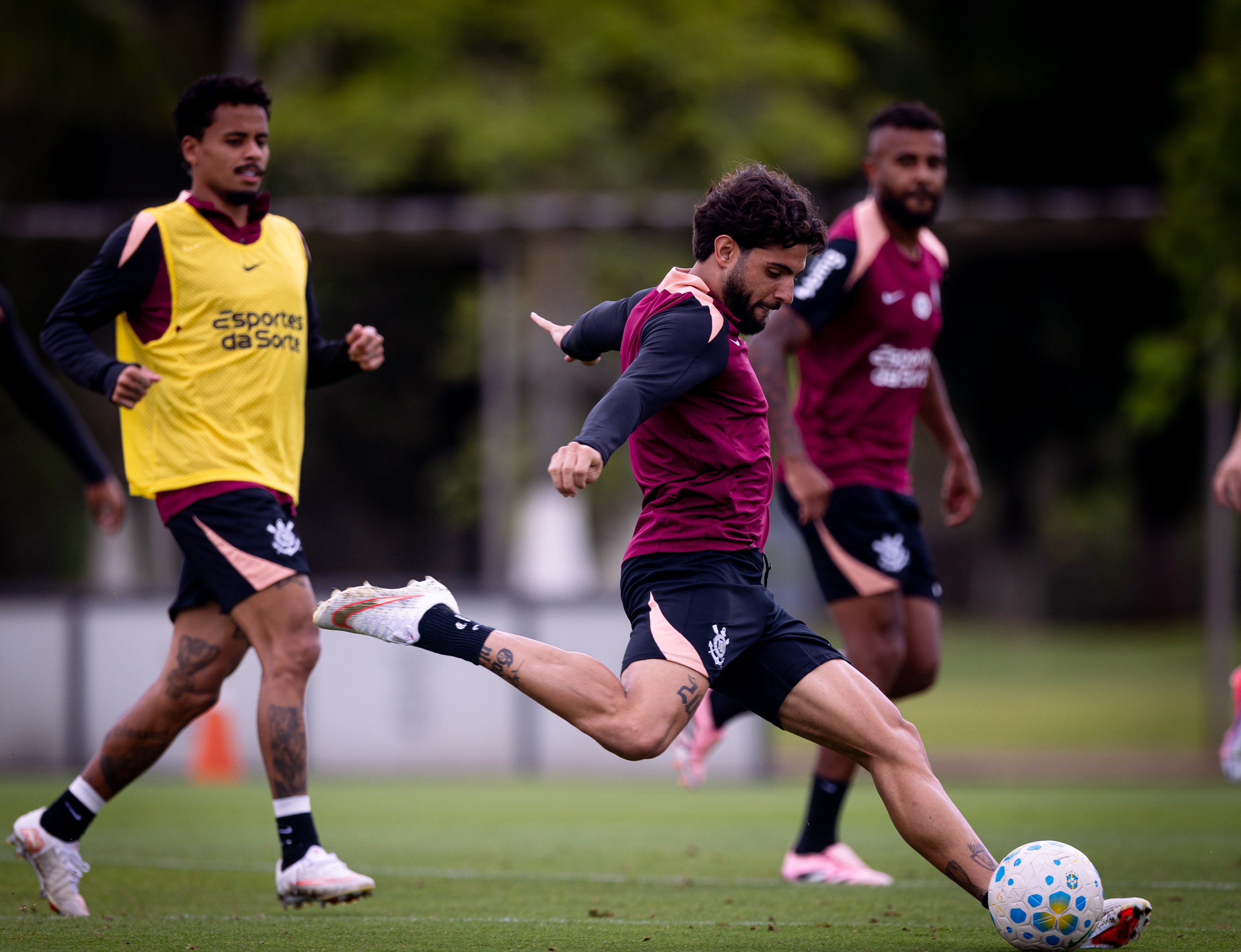 Yuri Alberto faz treino integral com elenco do Corinthians e é liberado para voltar a jogar
