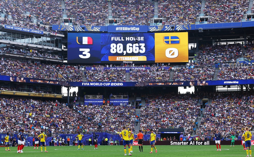 Casa cheia para França 3 x 0 Suécia em Nova Jersey — Foto: Vincent Carchietta/Reuters