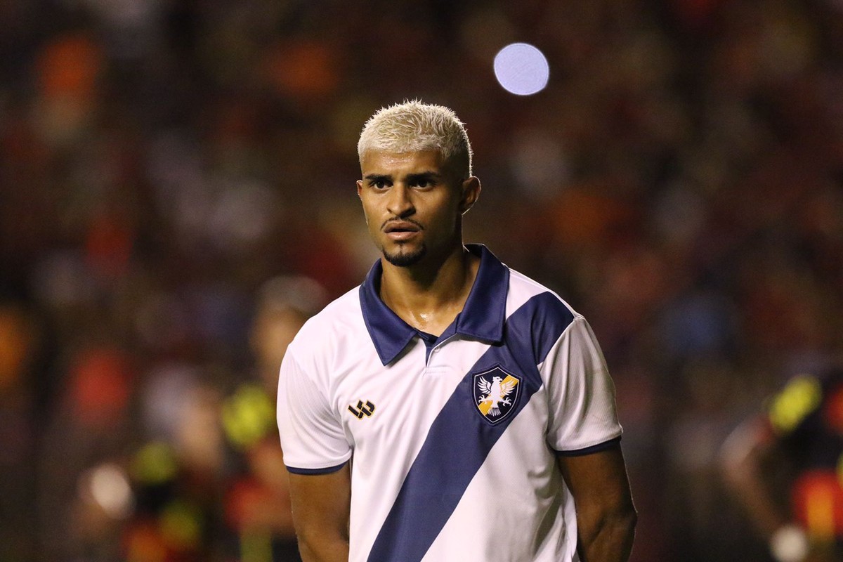 Vitória acerta a contratação do lateral-esquerdo Edson Lucas, do Retrô ...