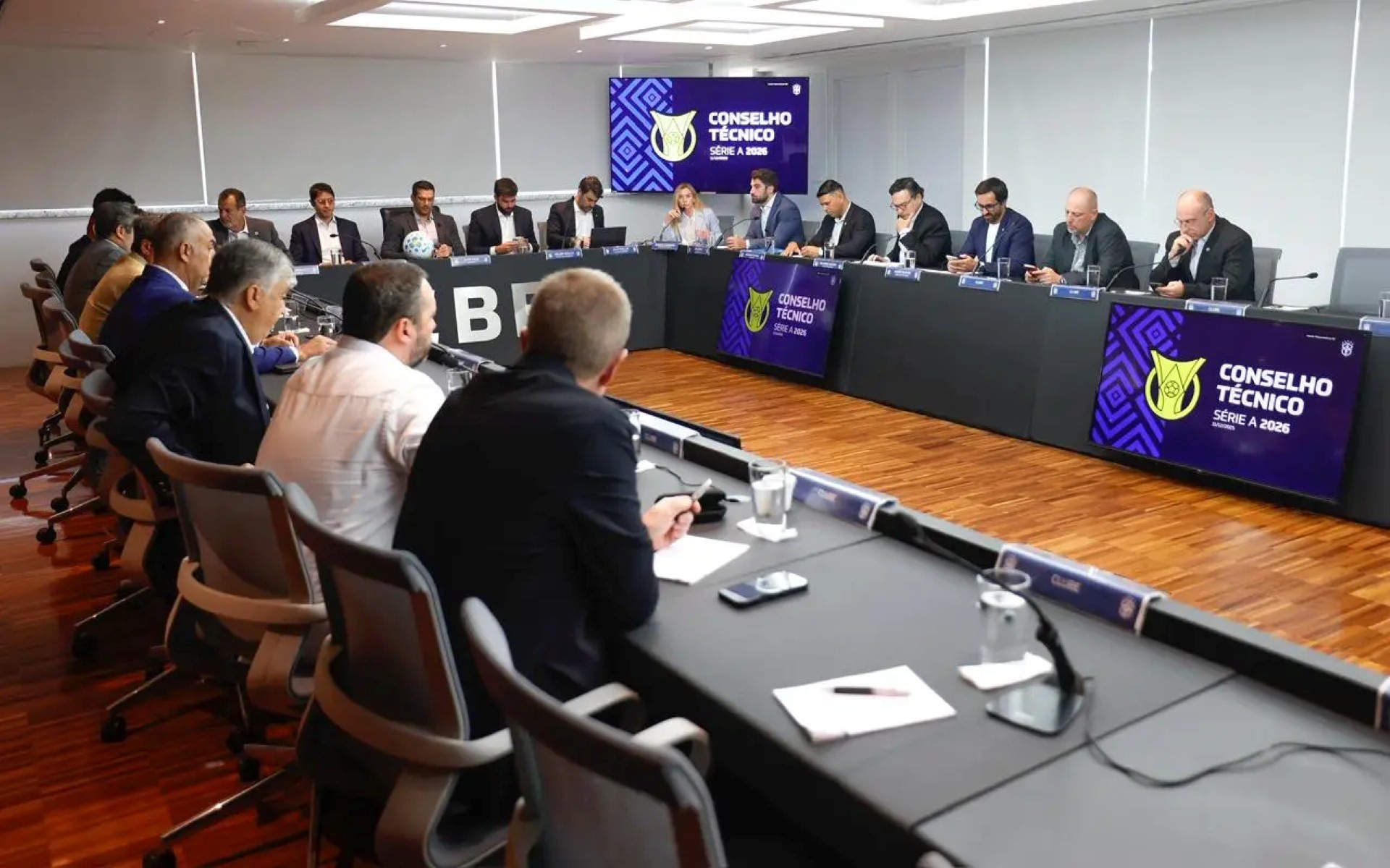 CBF Convoca Clubes para Debate sobre Criação da Liga do Futebol do Brasil e Novas Regras de Arbitragem