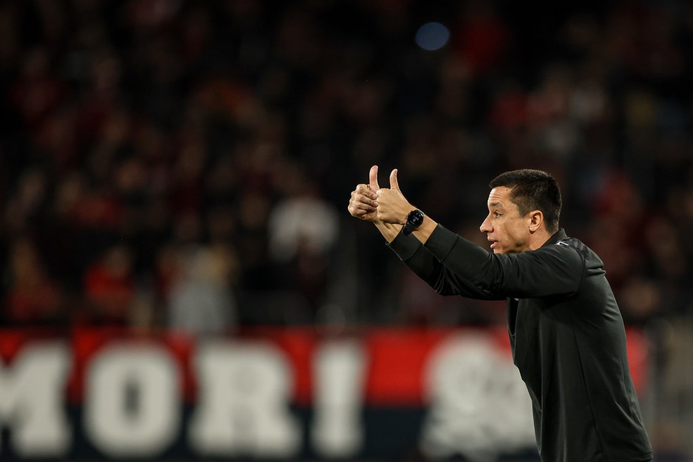 Eduardo Barros durante partida entre Athletico 1 x 1 Cuiabá — Foto: AssCom Dourado