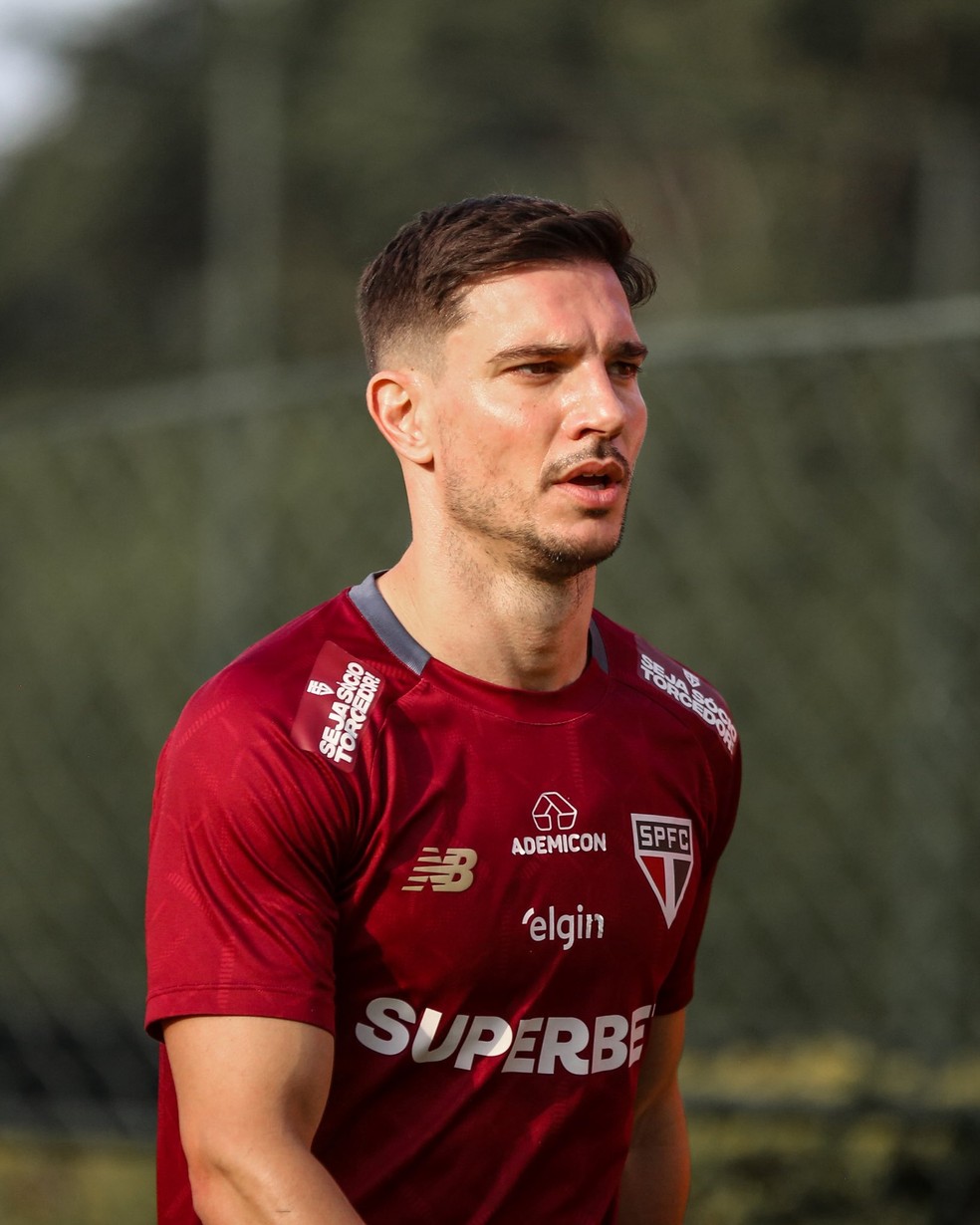 Cédric Soares foi dispensado no São Paulo — Foto: Pedro Guedes/saopaulofc