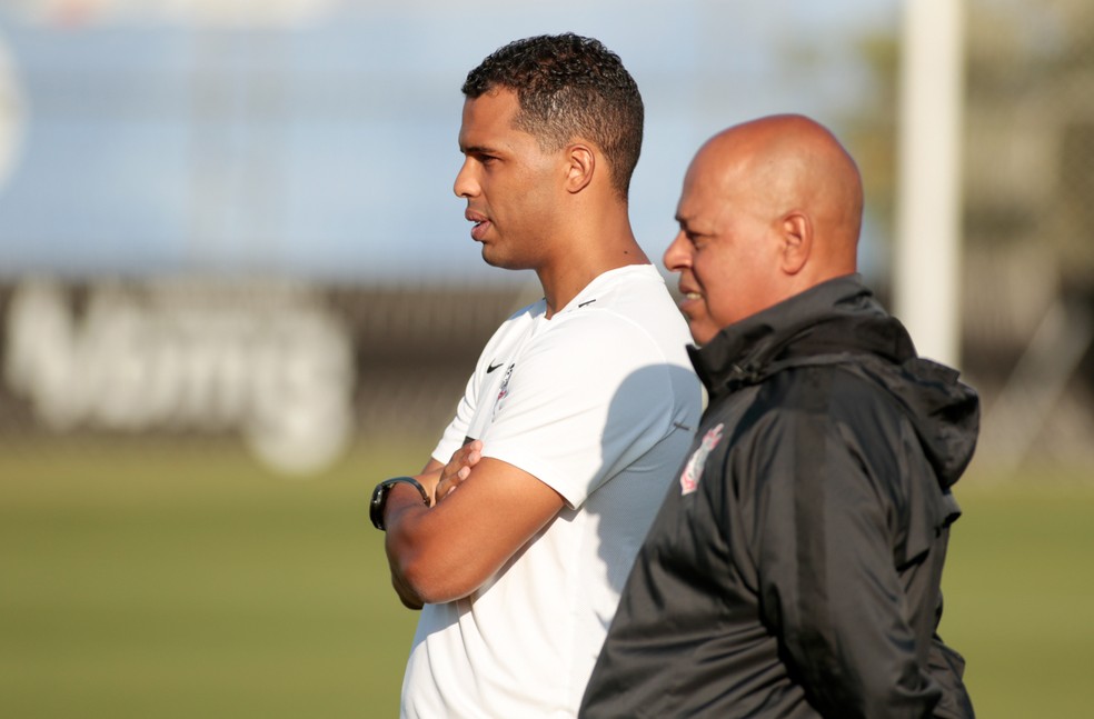 Fernando Lázaro e Mauro da Silva comandam o Corinthians interinamente — Foto: Rodrigo Coca/Ag.Corinthians