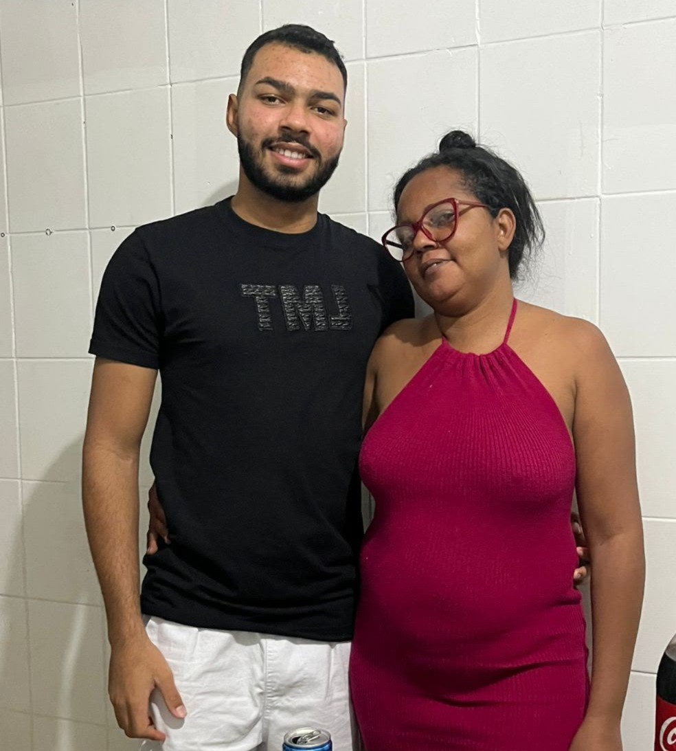 José Beckham e a mãe Joedna