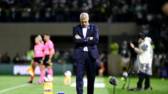 Chegada de Rafinha e declarações polêmicas colocam em xeque o futuro de Crespo no São Paulo