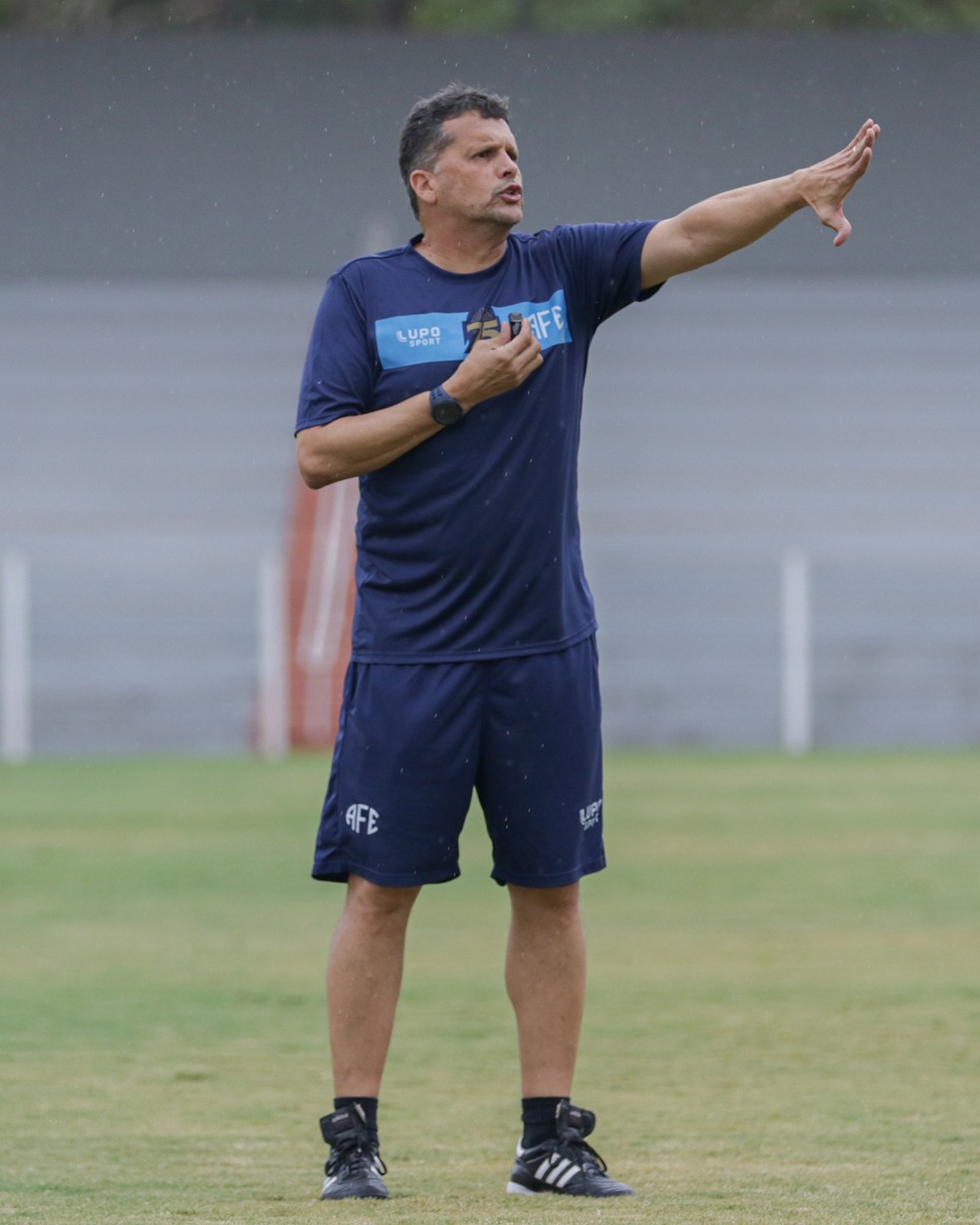 Claudinei Oliveira, técnico da Ferroviária — Foto: Luis Miguel Ferreira / Ferroviária SAF