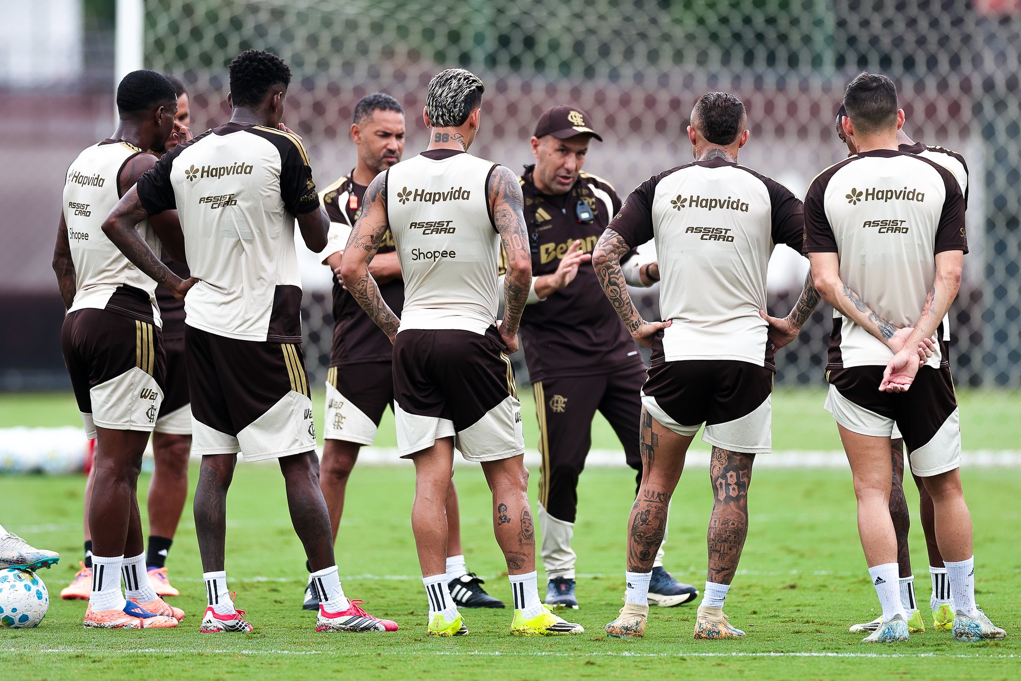 Escalação do Flamengo: Pulgar deve ser novidade, mas Jardim tem dor de cabeça no meio campo