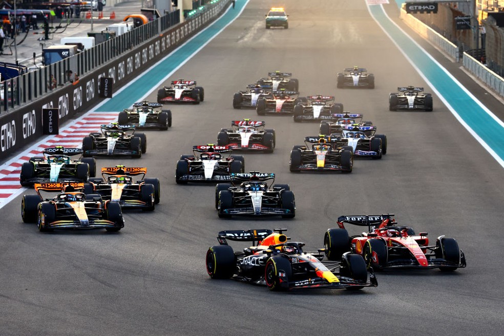 GP de Abu Dhabi: Verstappen vence, e Mercedes é vice-campeã