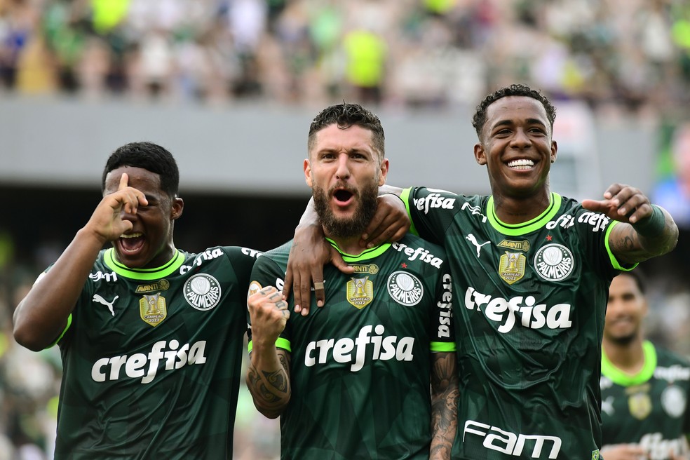 Zé Rafael comemora o gol em Palmeiras x Santos — Foto: Marcos Ribolli