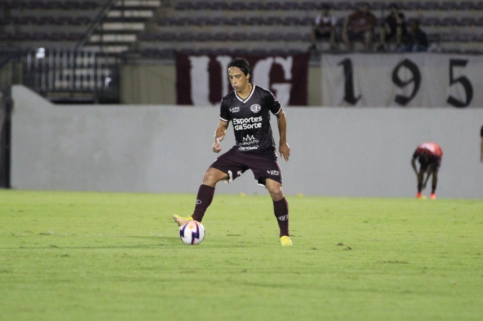 Ricardinho completa 100 jogos pela Ferroviária em campo