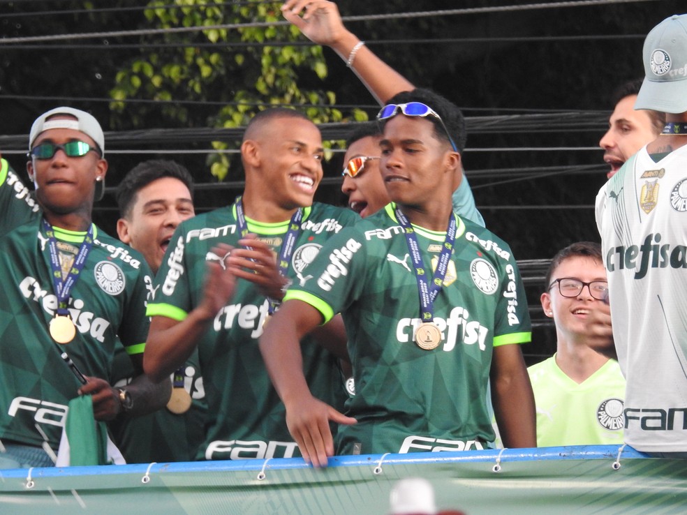 Endrick comemora título do Palmeiras em trio elétrico — Foto: Eduardo Rodrigues