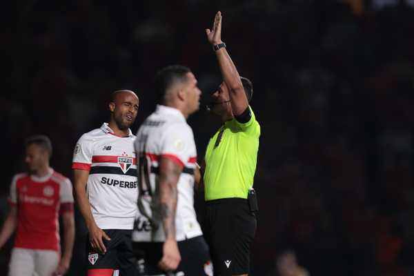 São Paulo sem desfalques para clássico e Lucas prevê guerra no Brasileirão