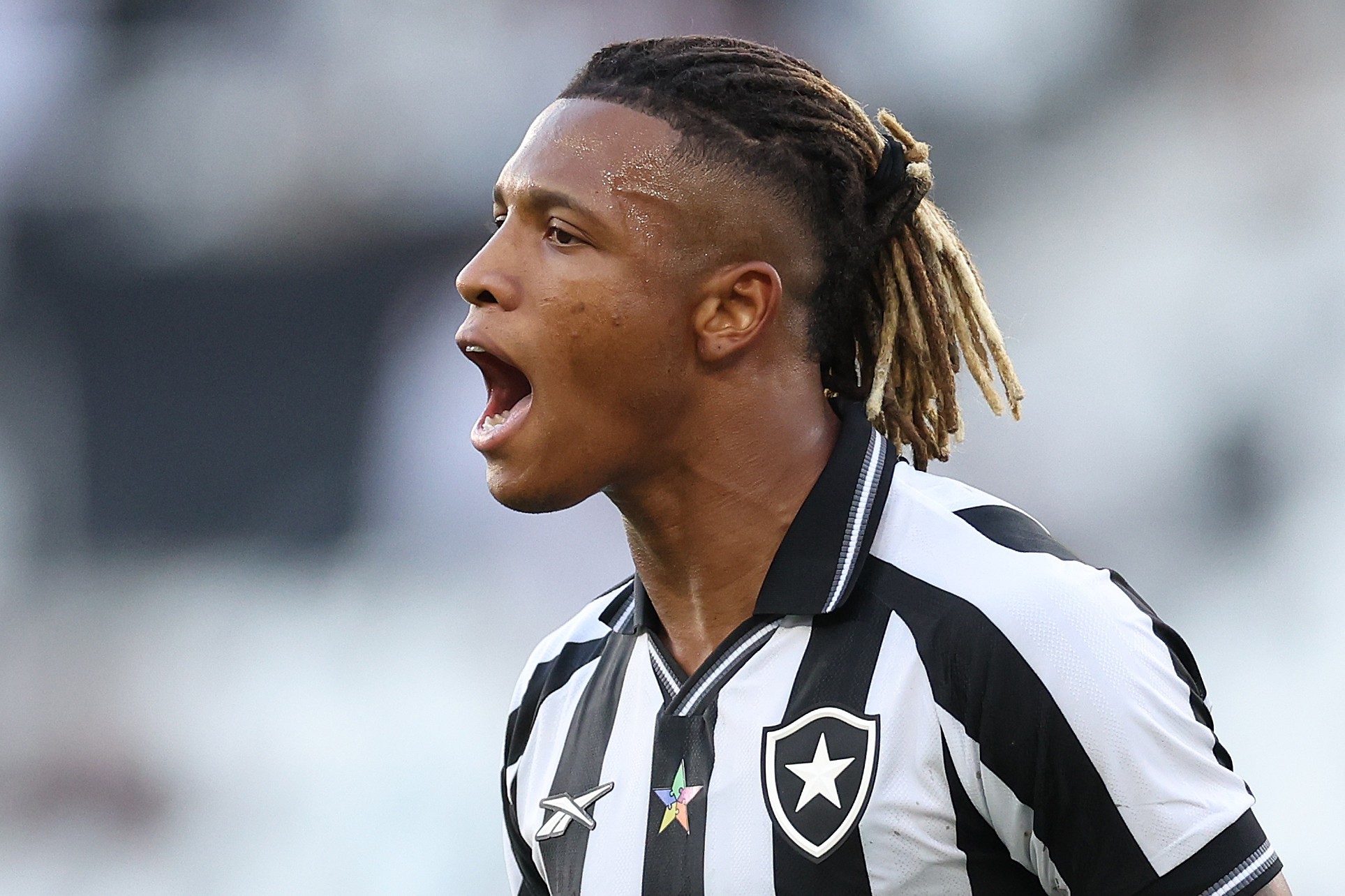 Com 12 jogos no Brasileiro, Danilo é cortado de jogo do Botafogo por "motivos pessoais"