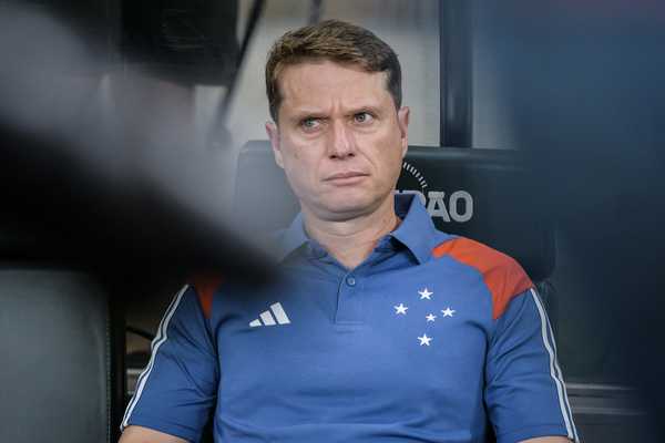 Fernando Seabra se despede do Cruzeiro após demissão: conquistas e desafios.