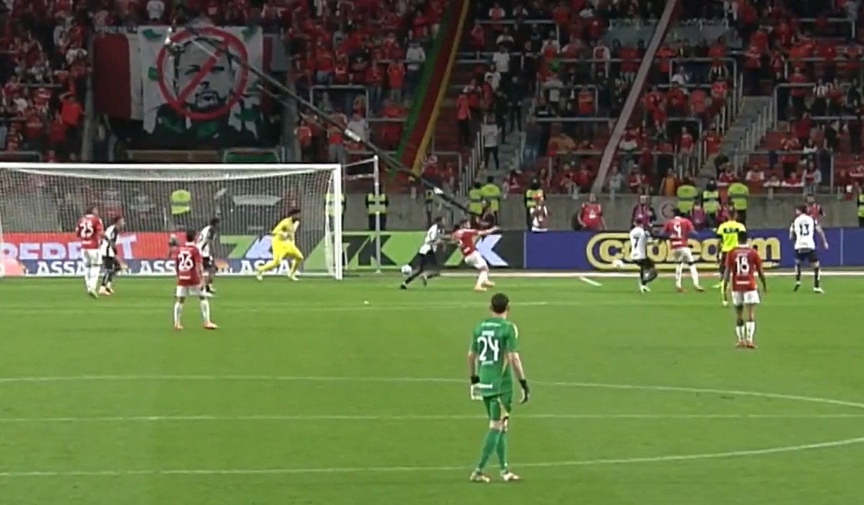 Pênalti discutido: análise do VAR em lance envolvendo o Corinthians