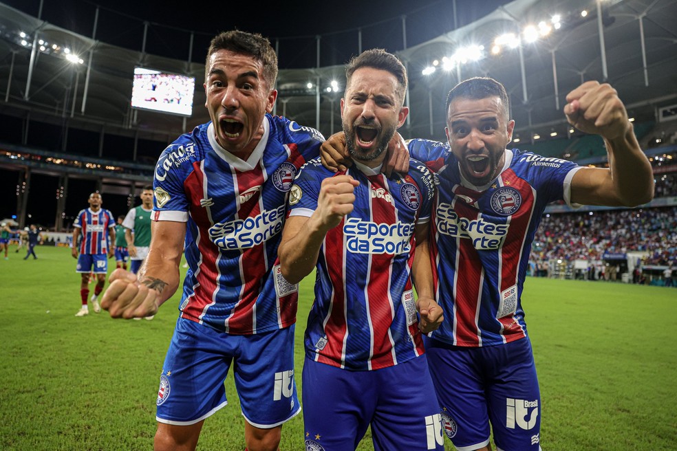 De Pena, Everton Ribeiro e Caio Alexandre — Foto: Tiago Caldas / EC Bahia
