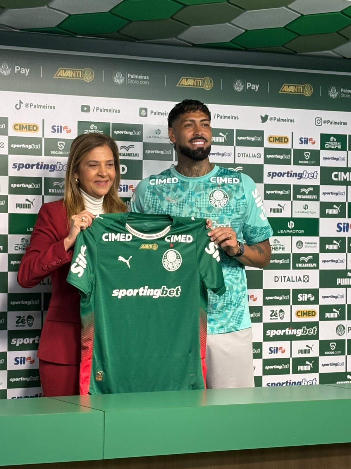 Barboza recusa repetir número do Botafogo e fala sobre Danilo no Palmeiras: "Brinco com ele para vir"