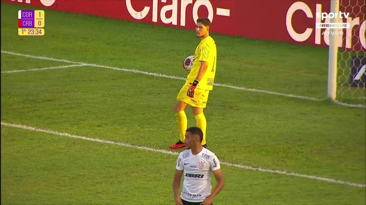Felipe Longo, goleiro do Corinthians, faz sua estreia profissional contra o Santos