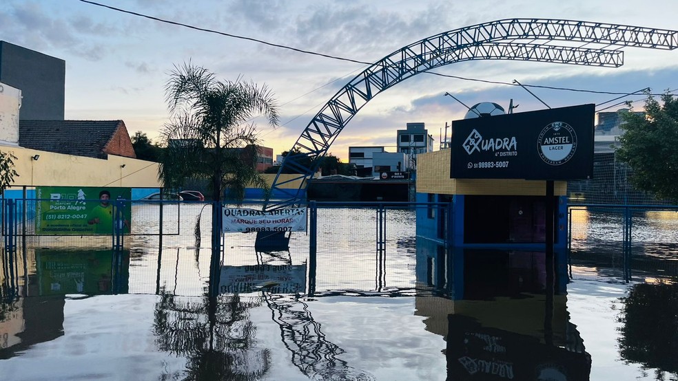 Local que sedia a escolinha do Estudiantes alagada em Porto Alegre — Foto: Arquivo pessoal