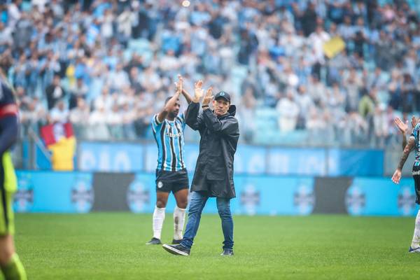 Grêmio consegue efeito suspensivo e libera Renato e Reinaldo para o jogo contra o Corinthians