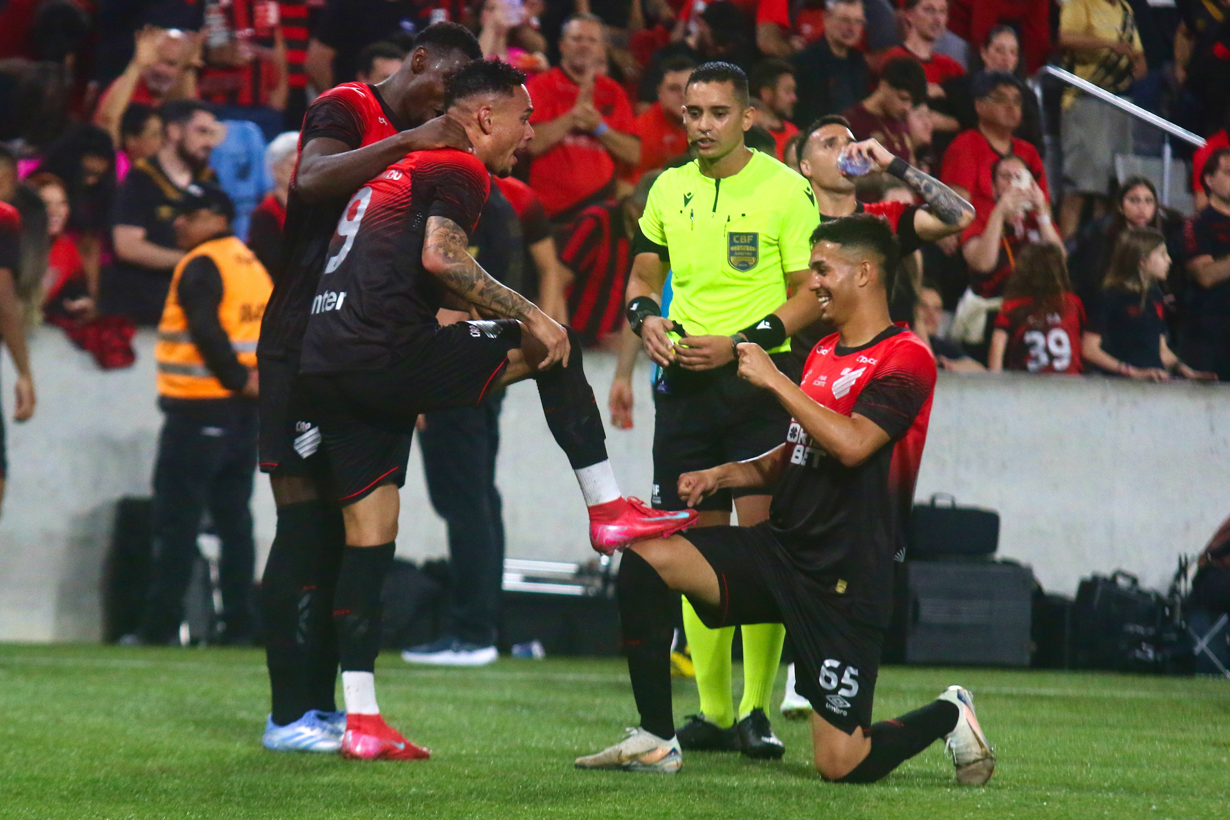 Análise: Athletico amassa o Vila Nova e atinge ápice sob comando de Odair Hellmann