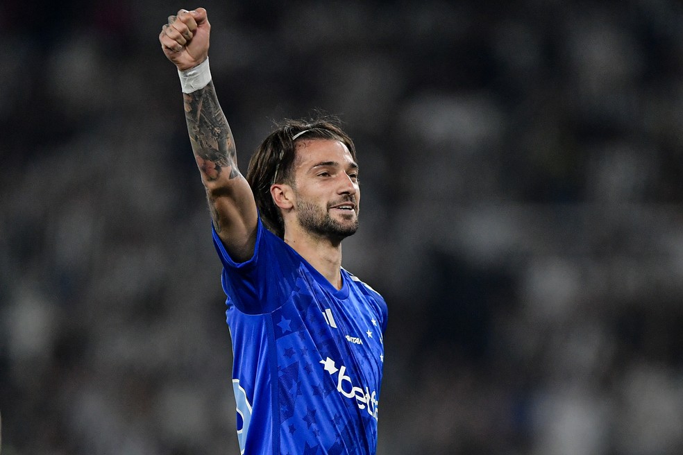 Lautaro Díaz comemora gol do Cruzeiro — Foto: Thiago Ribeiro/AGIF