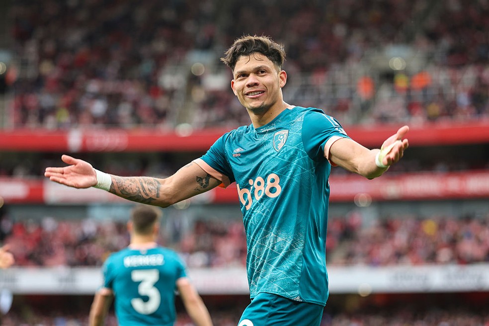 Evanilson comemora um gol pelo Bournemouth sobre o Arsenal � Foto: Getty Images