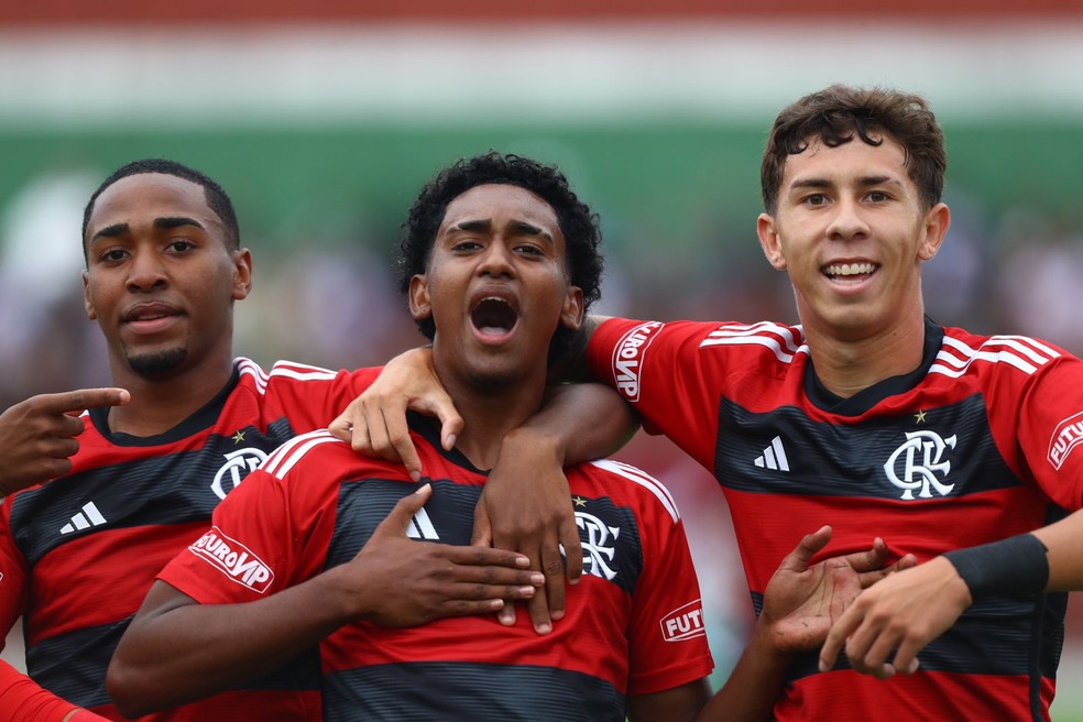 Flamengo comemora gol contra o Fluminense na Copa Rio Sub-17 &mdash; Foto: Gilvan de Souza/Flamengo