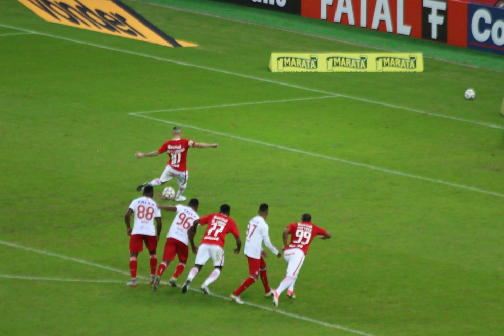 Em jogo com 4 pênaltis, Internacional vence Náutico e entra na zona de  acesso