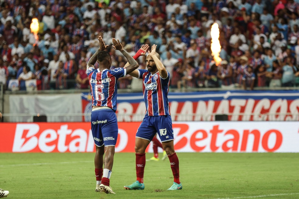 Jean Lucas e Thaciano comemoram gol do Bahia — Foto: Letícia Martins / EC Bahia