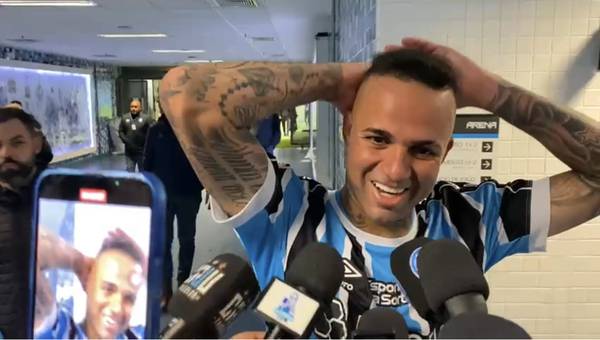 Luan comemora reestreia pelo Grêmio e volta aos gramados após nove meses: Coisa que mais amo