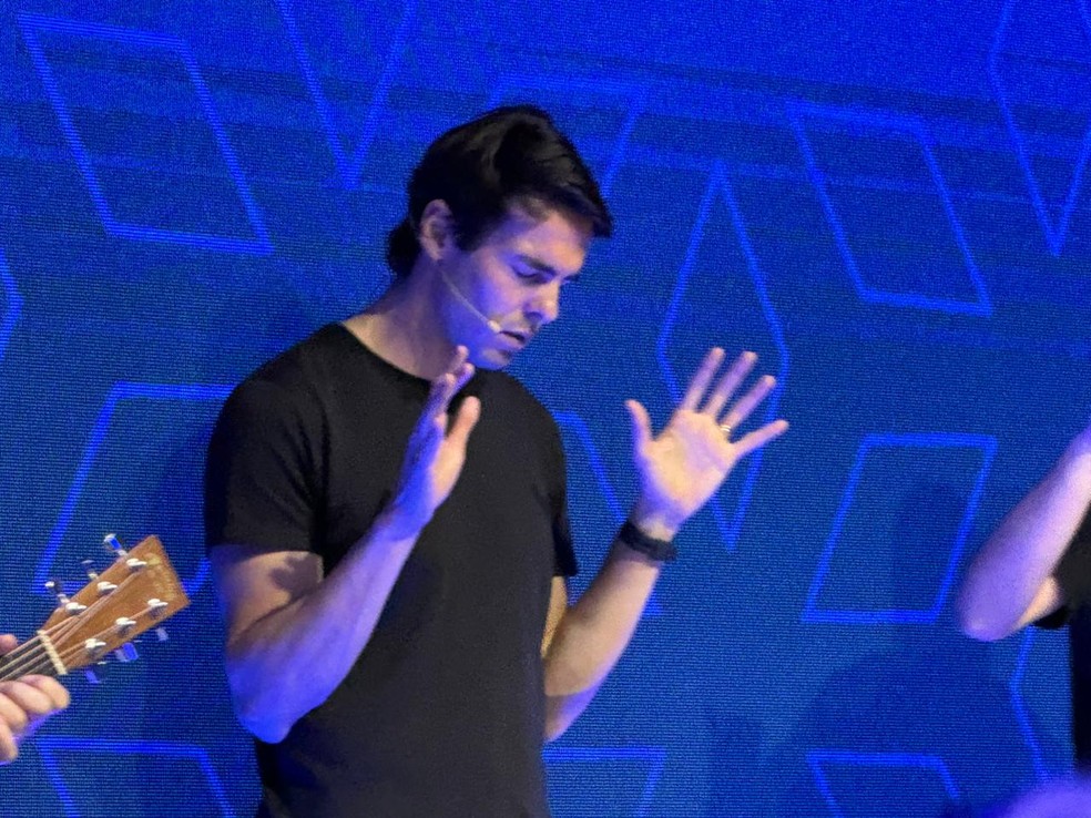 Culto de Kaká em igreja no interior de São Paulo — Foto: Emilio Botta