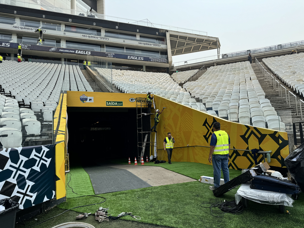 Neo Química Arena recebe ajustes para jogo da NFL — Foto: Vinícius Alves/Agência Corinthians