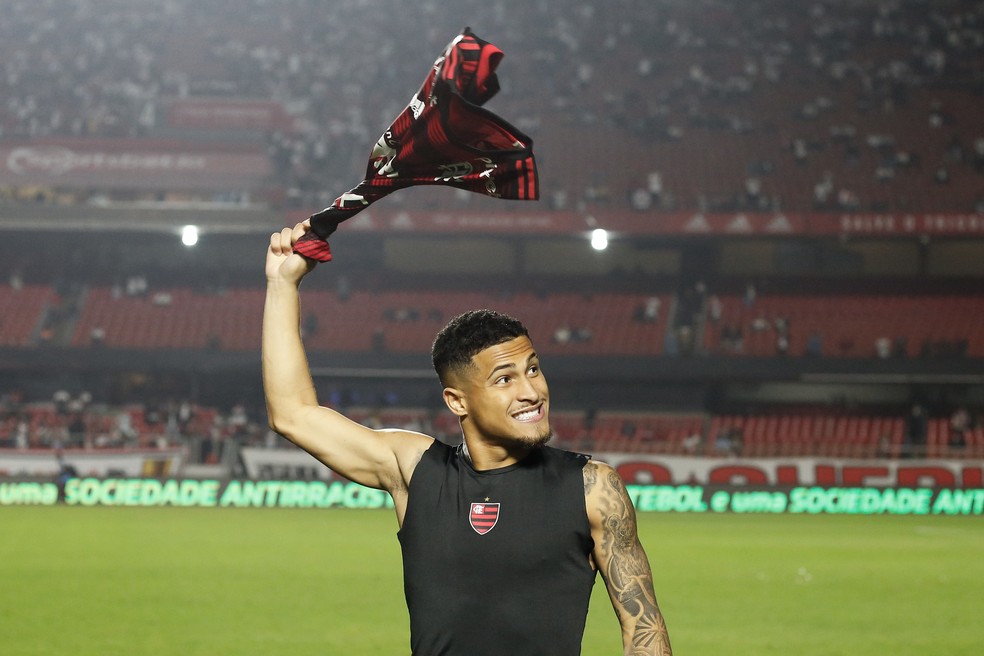 João Gomes comemora na vitória do Flamengo sobre o São Paulo — Foto: Gilvan de Souza/Flamengo
