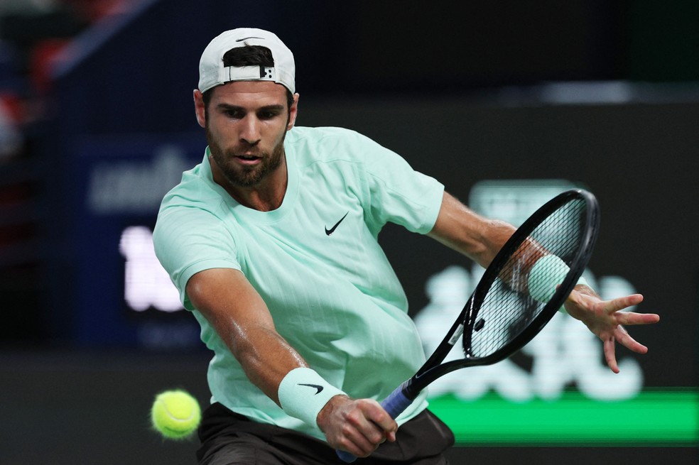 Karen Khachanov em ação no Masters 1000 — Foto: Getty Images