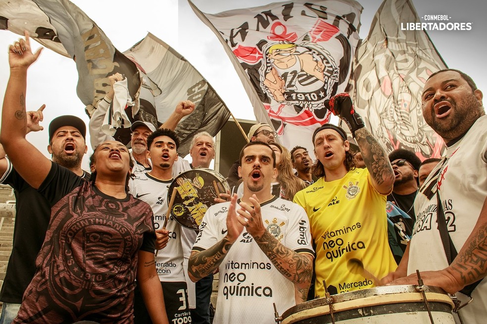 Torcida do Flamengo lota internet com apoio ao Corinthians antes do Dérbi;  veja tuítes e entenda