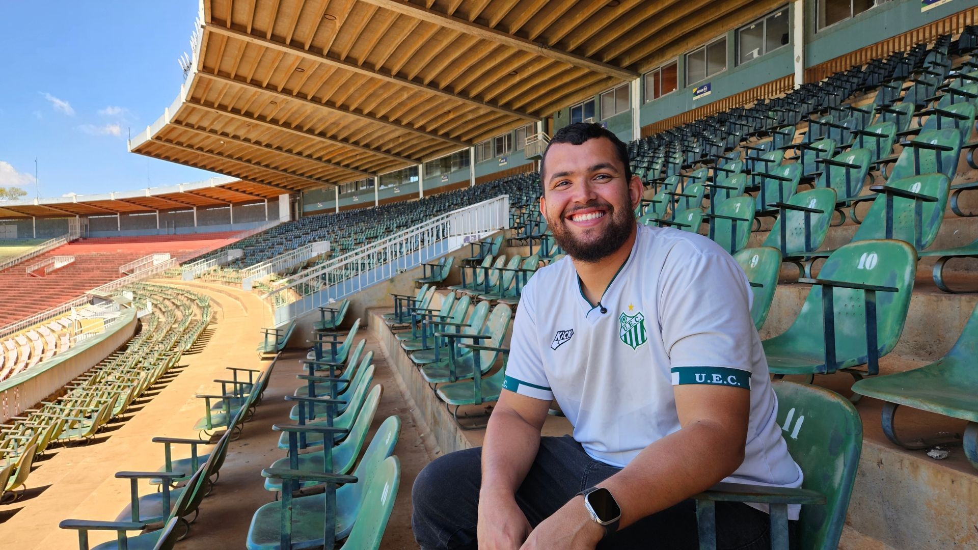 Há 13 anos, torcedor do Uberlândia mantém cadeira vazia no estádio para pai falecido: "Sinto a presença dele"