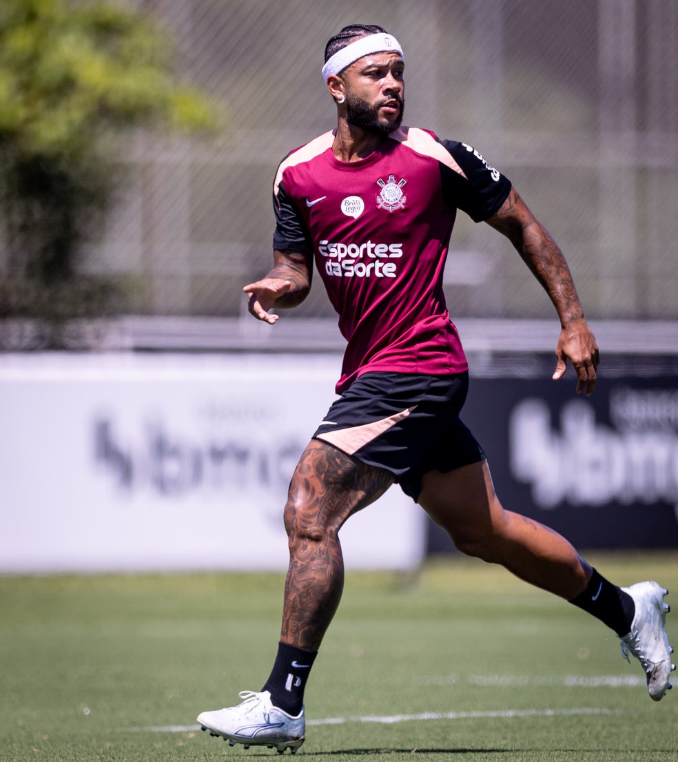 Memphis Depay em treino do Corinthians no CT Joaquim Grava — Foto: Rodrigo Coca/Agência Corinthians