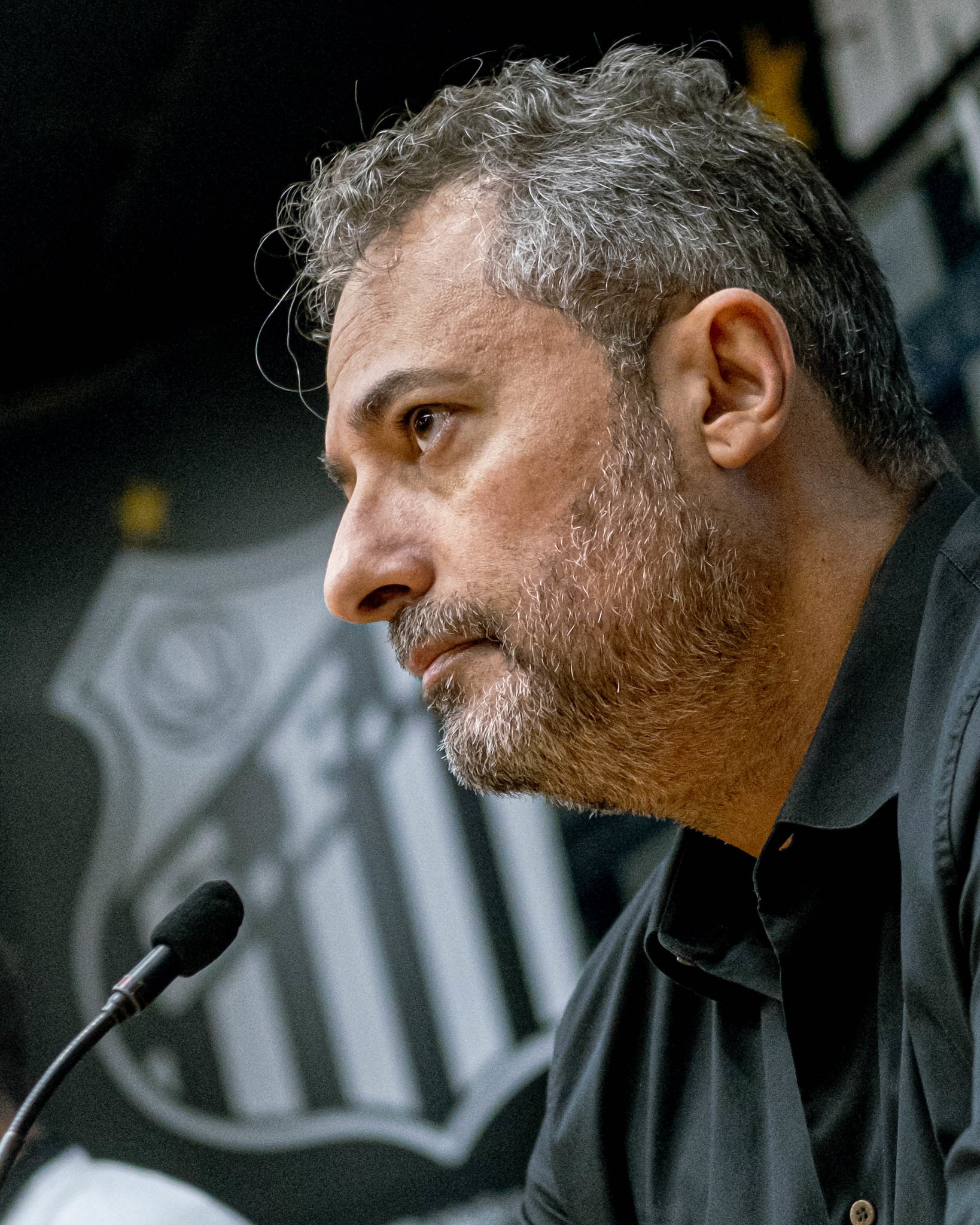 Pacotão de reforços? Mattos adota perfil discreto no mercado e aposta no elenco do Santos