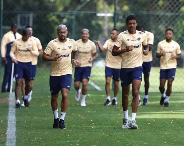 São paulo procura substitutos para Calleri e Alan Franco após reapresentação.