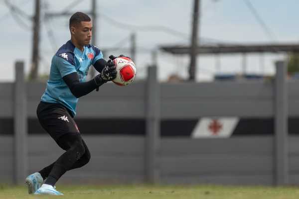 Da camisa 10 ao gol: conheça Pablo, goleiro que se inspira em ídolos do Vasco para ter sucesso no Carioca