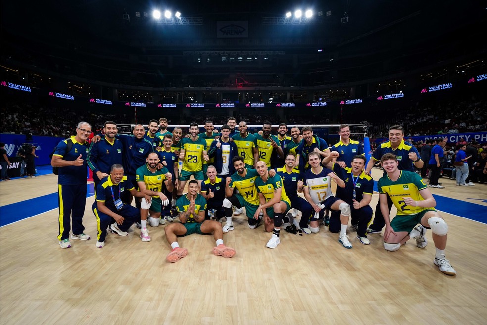 Brasil celebra vit&oacute;ria sobre a Holanda &mdash; Foto: Divulga&ccedil;&atilde;o/FIVB